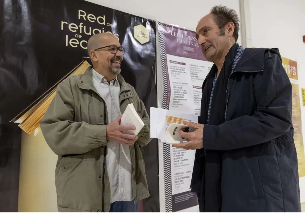 Luis González-Adalid y Paco Carreño, ayer, en el Centro Cultural Ramón Alonzo Luzzy de Cartagena. Pablo Sánchez / AGM